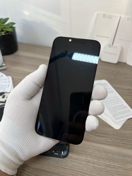 iPhone 14, на части - корпус, дисплей, батерия, камера и др.