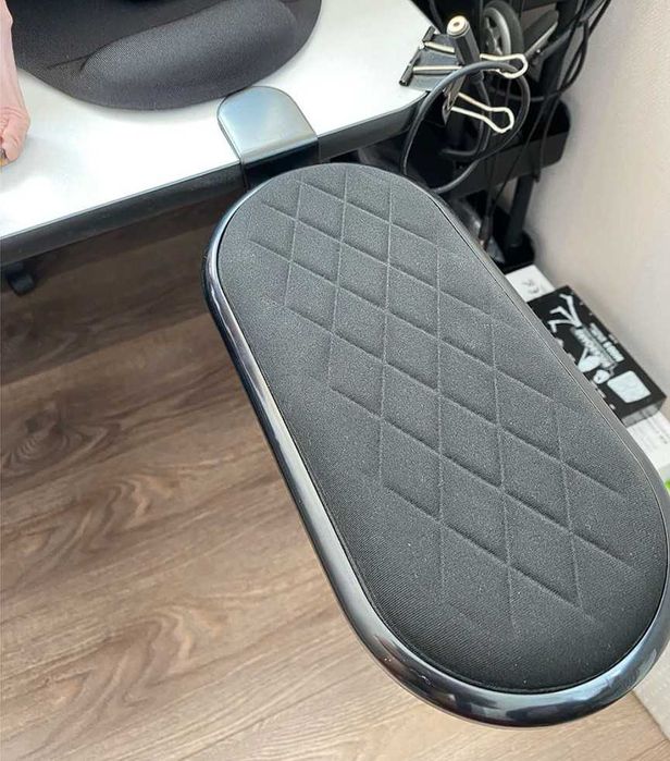 Навесной подлокотник для компьютерного стола - подставка под локоть