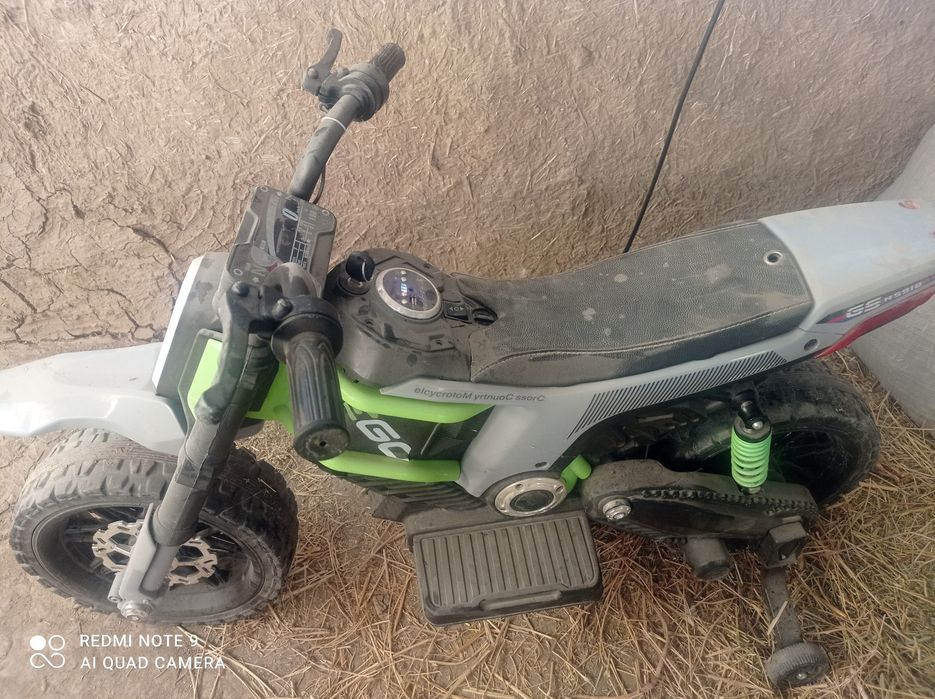 Дитиски мотосекл сотилади.