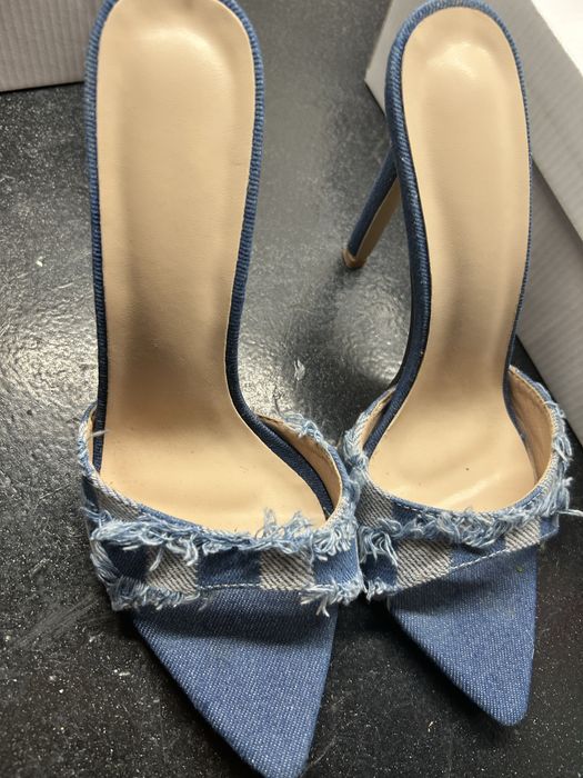 Сандали на ток.