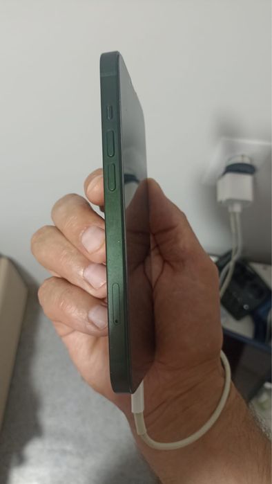 Обменяю iPhone 13, 128 ГБ.