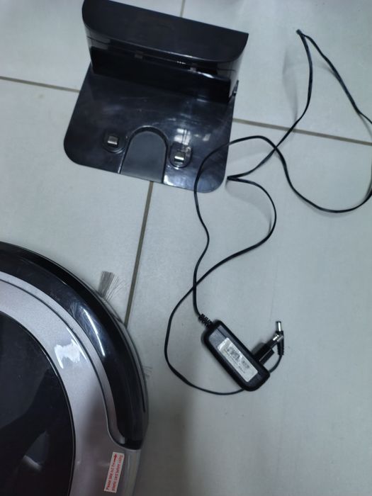 Robot aspirare și mop