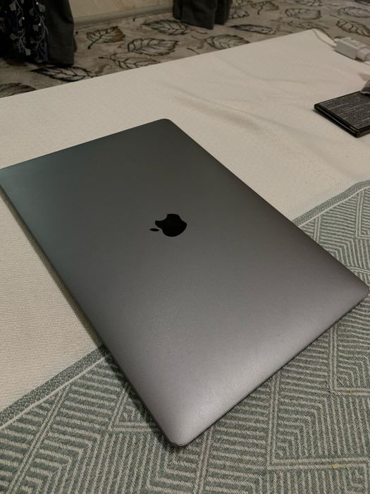 Macbook pro 2017 , 512 gb