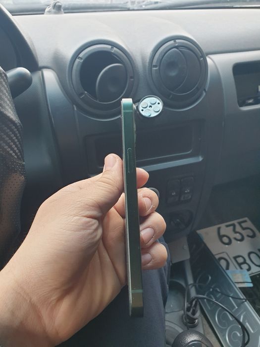 Продам Айфон 13 128