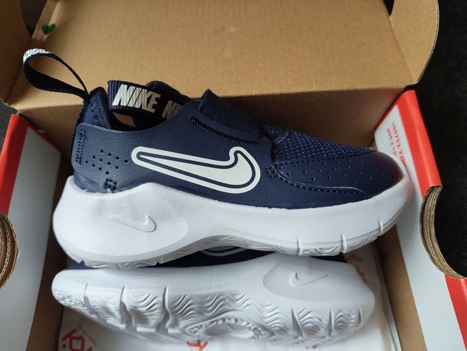 Продавам детски маратонки Nike