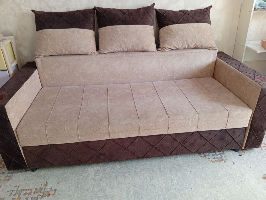 Продаю диван в хорошем состоянии!!!