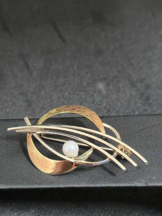 Златна брошка с естествена перла - 4.84гр