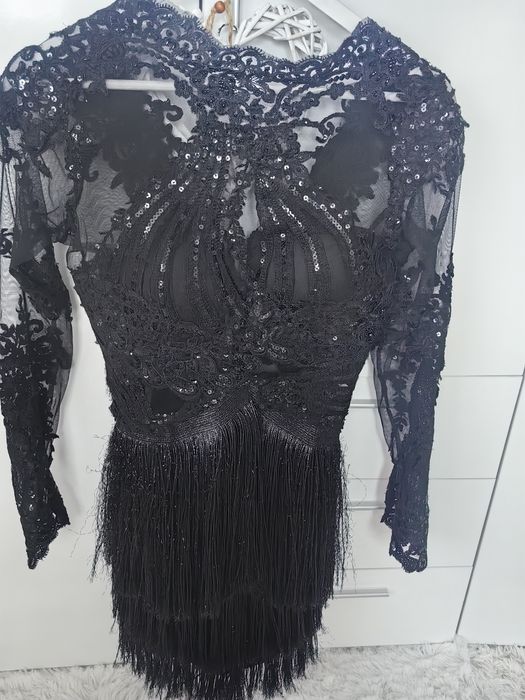 Рокля с дантела и ресни