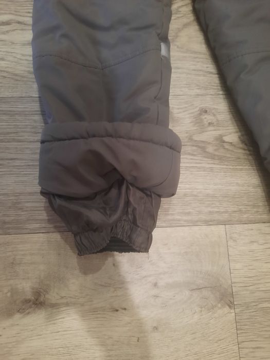 Продам тёплый комбенезон на девочку роставка 128 см.