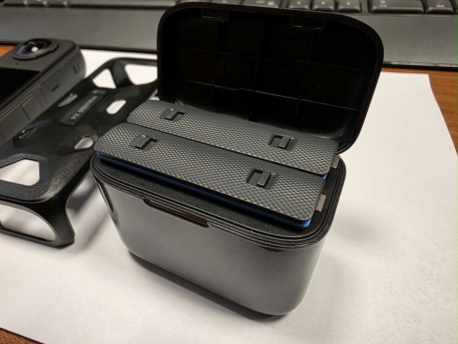 Insta360 X4, доп. батерия, зарядно, предпазен калъф, лещи ...