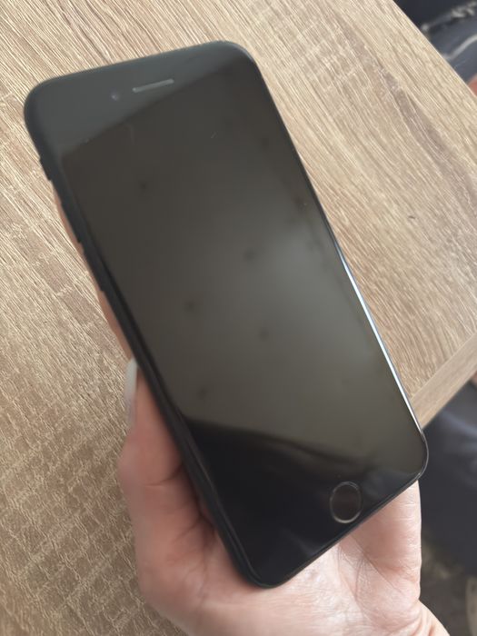 Продам Iphone SE 2020 64gb