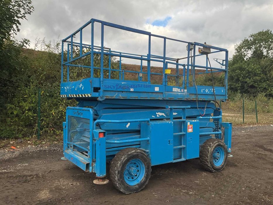 Vand/inchiriez nacela diesel Skyjacb SJ8841 14.4m inaltime 4X4 an 2013