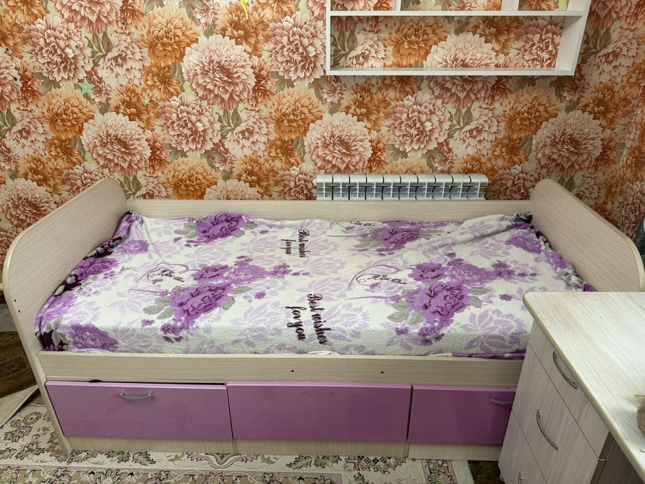 Продам кровать имеется детский бортик