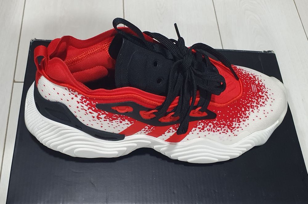 Продам оригинальные кроссовки adidas  Trae Young  3