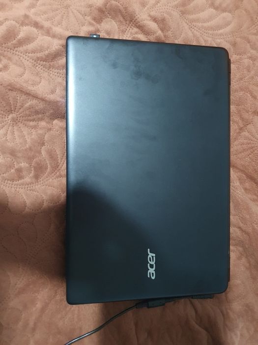 Vând laptop AMD A4-6210, perfect funcțional.