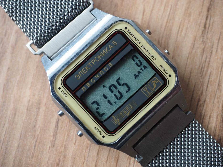 Ceas sovietic Elektronika 5, anii 1980, melodii, brățară nouă, cutie