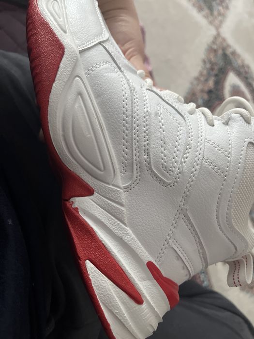 Продам кроссовки с мехом