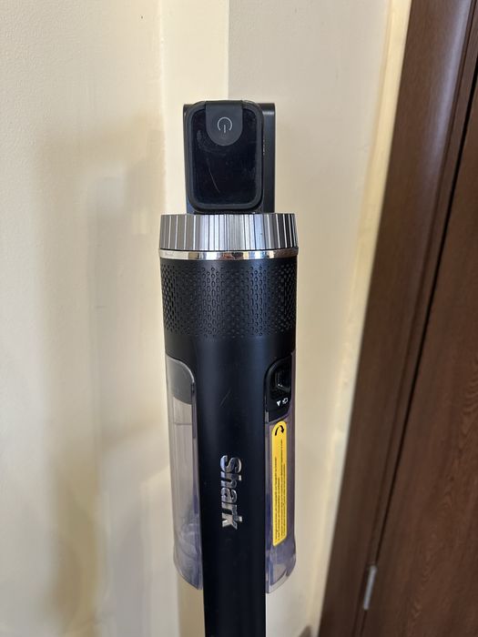 Вертикална прахосмукачка Shark Stratos с 2 батерии