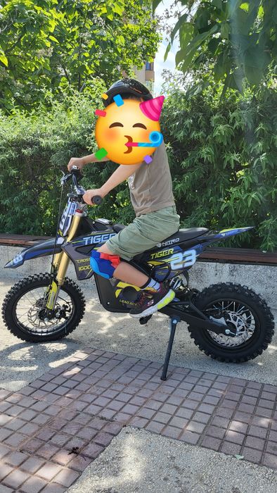 Vând motocicleta electrica copii
