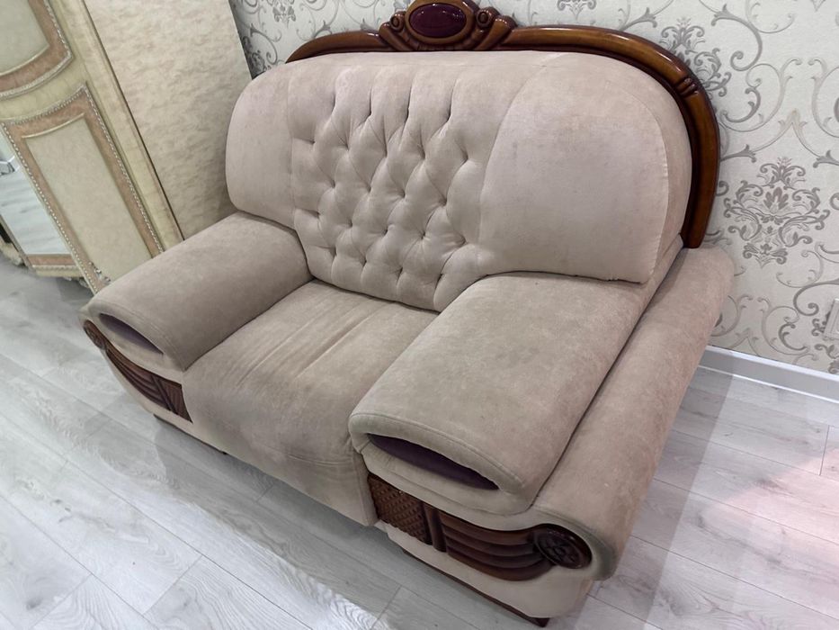 Продам диван для гостиной
