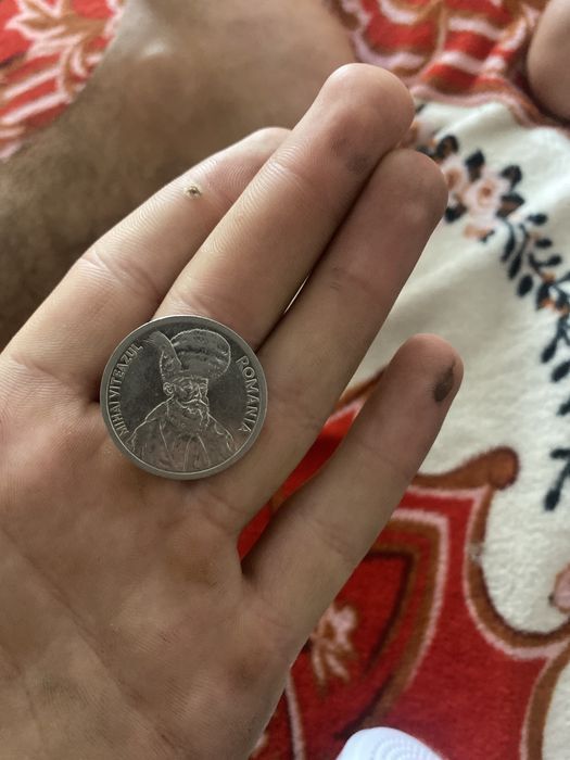 Vand moneda de 100 de lei din anul 1995 vand sau schimnb cu telefon