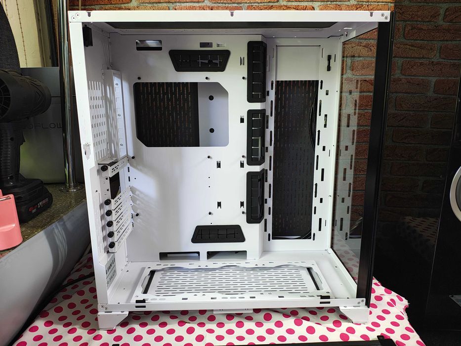 Carcasa Lian Li O11 Dynamic XL ROG White.