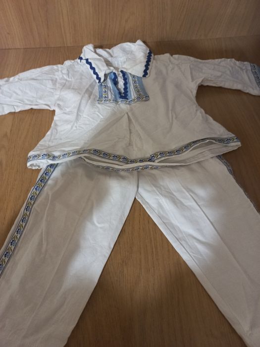 Vând set 2 costumase baiat 0-3 luni
