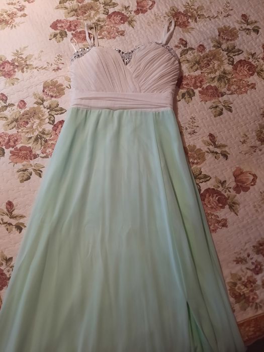 Дълга дамска рокля с цепка