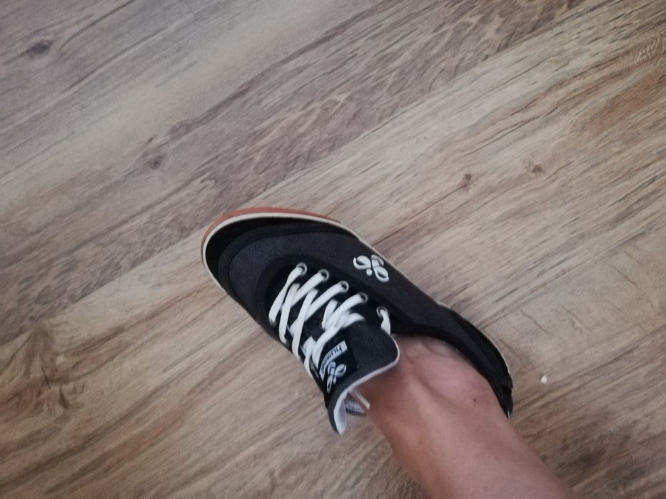 Teniși Hummel, mărimea 36