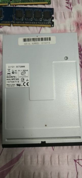 Хард диск +флопи дисково устройство+3 памет карти