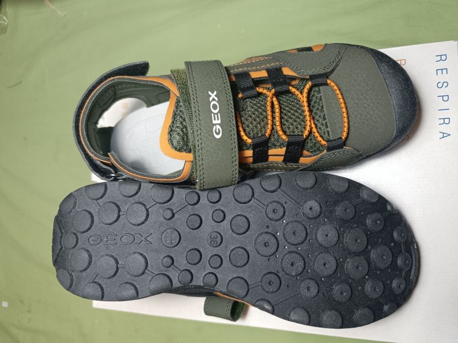 Продам сандали  geox цвет хакки