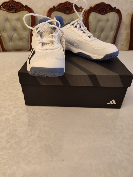 Кроссовки теннисные