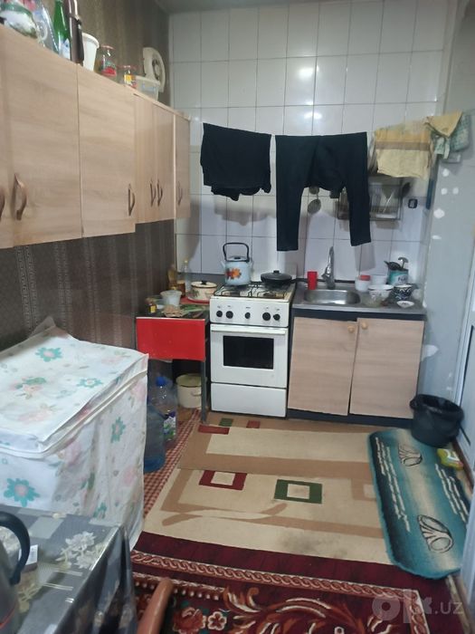 Продам квартиру в 9 микрорайоне  2 х комнатную переделанная на 3 х