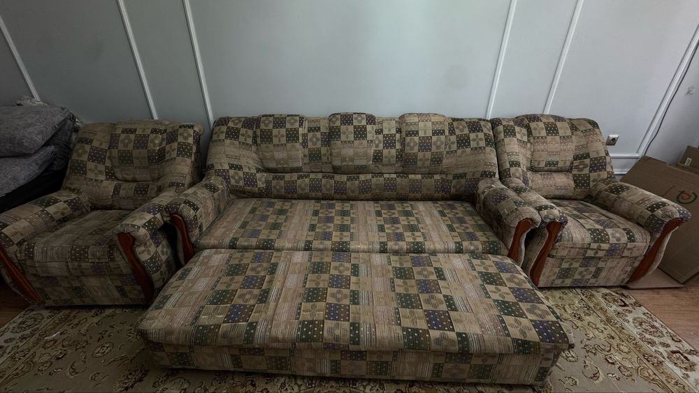 Качественный , хороший диван