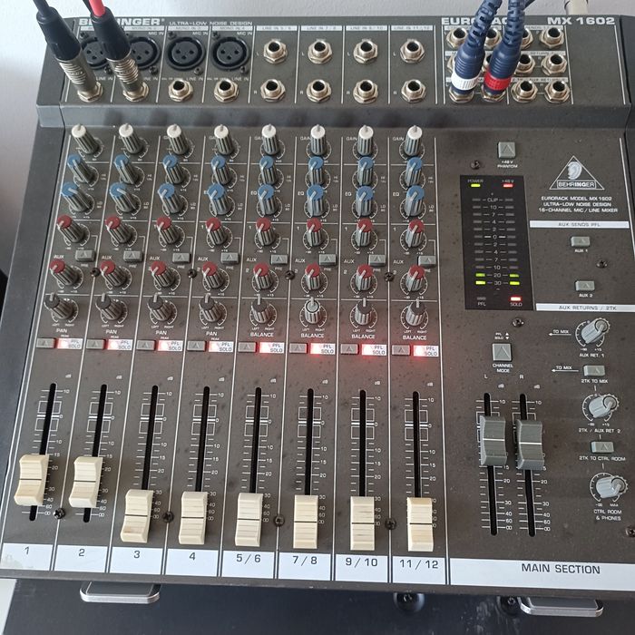 Mixer audio analogic Behringer Eurorack MX1602..