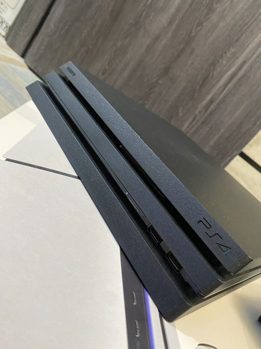 Playstation 4 Pro + Игри