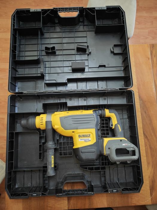Ciocan Rotopercutor - Demolator DeWalt DCH733