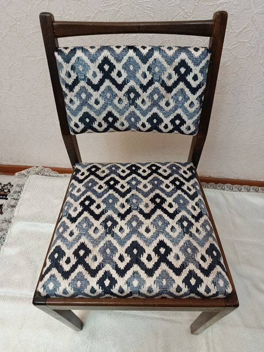 Советские стулья, реставрированные, оббитая новым паралом и тканью