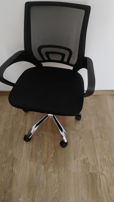 Vand birou și scaun