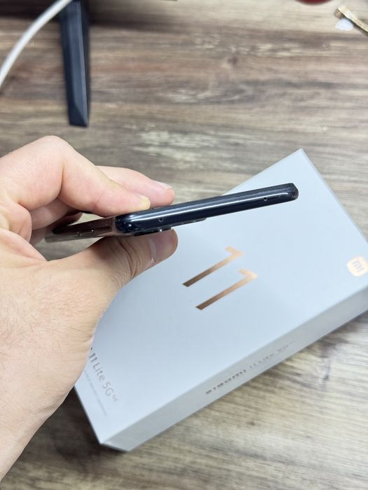 Xiaomi 11 lite 5G IDEAL SROCHNO!