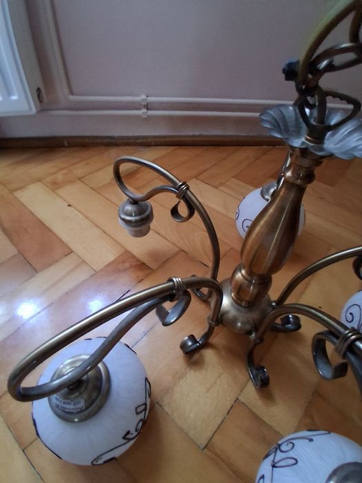 Lustra cu o mica defect