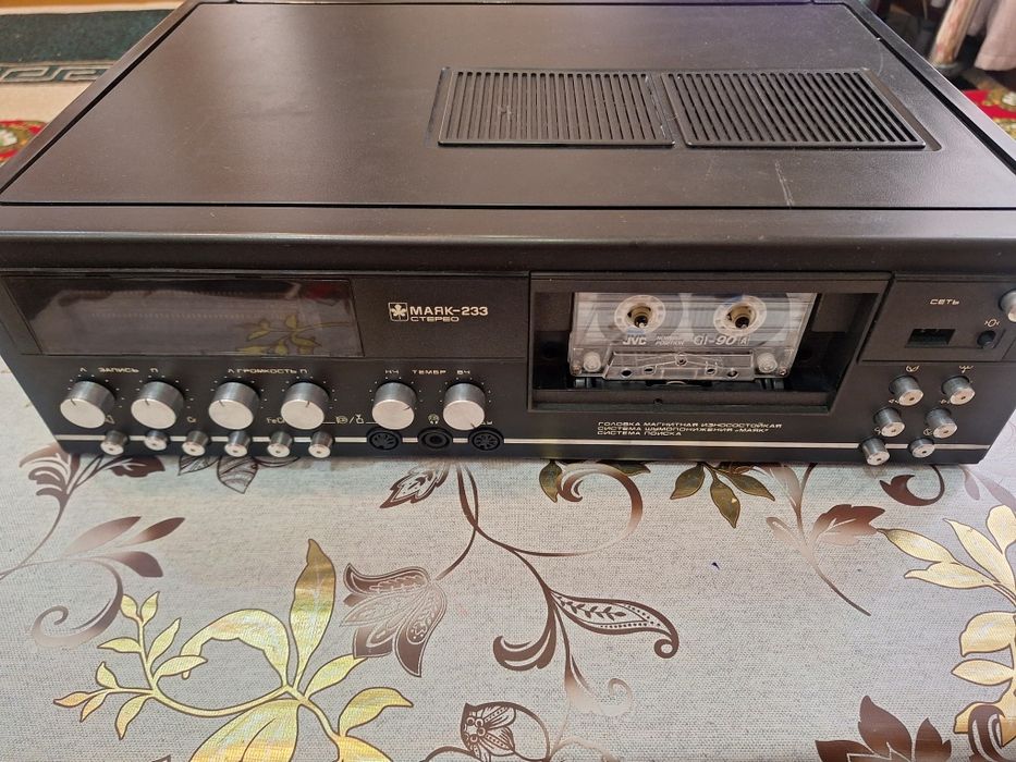 Магнитофон "МАЯК - 233” в отличном состояние.