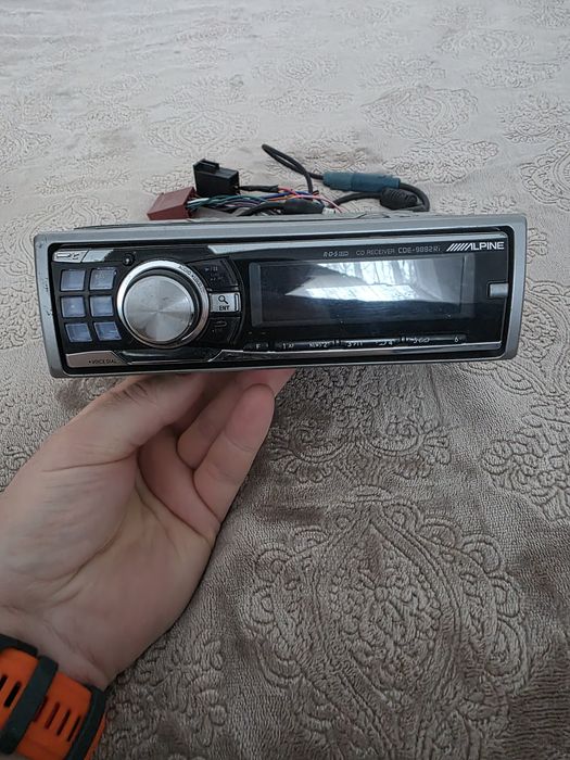 Alpine CDE-9882Ri.