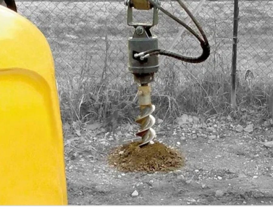 Cu 20 ani experiență și utilaj nou execut lucrari cu Miniexcavatorul