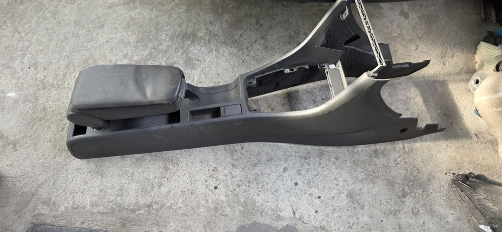 Салон за ауди а4 б6 предни седалки audi a4 b6  лява дясна седалка кори на врати bose  централна конзола с подлакътник
