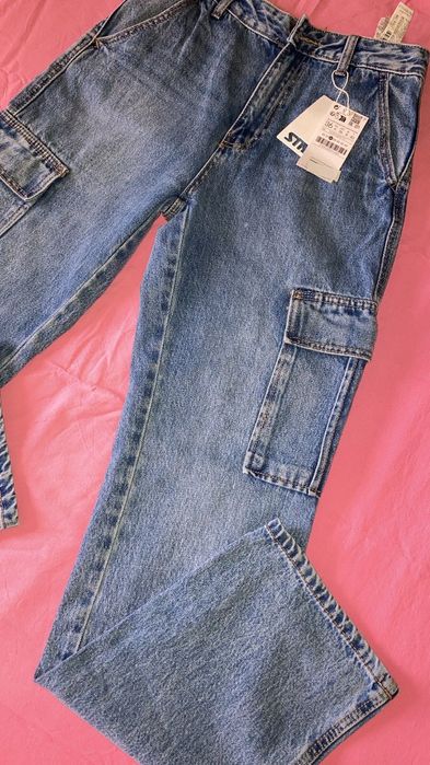 Blugi Cargo. Noi, cu eticheta.