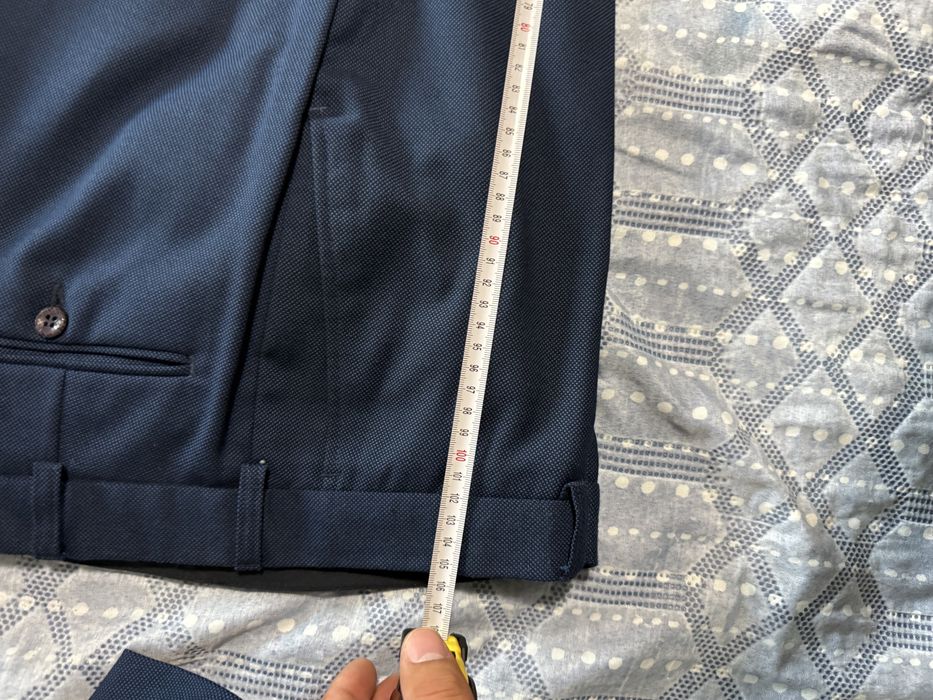 Costum marimea 52  impecabil