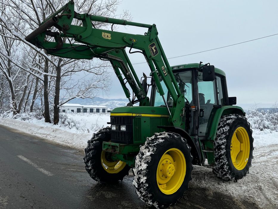 Tractor John Deere 6210 cu încărcător frontal