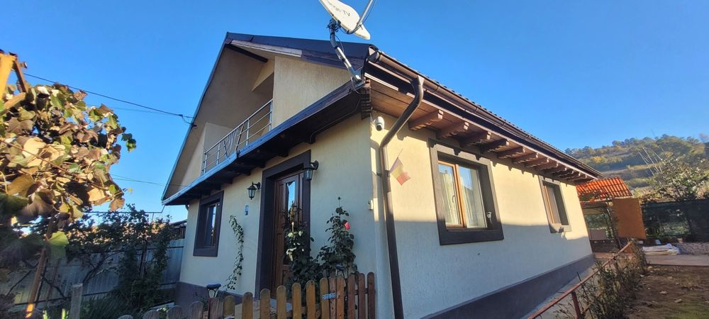 Casa noua din caramida, la cheie. Com Livezi .