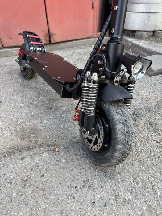 Полноприводный электросамокат